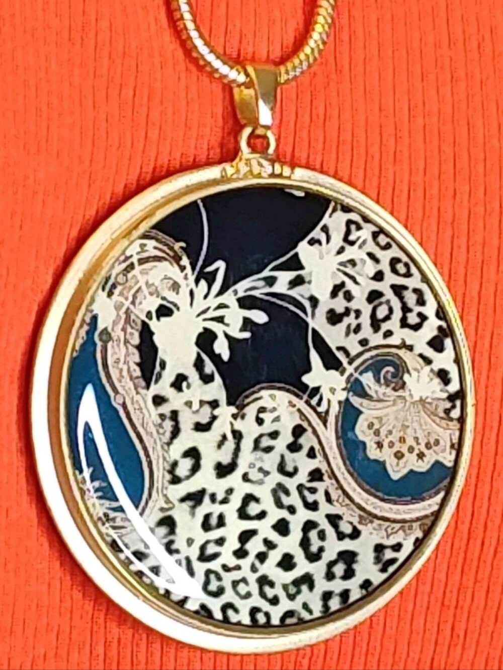 Chico's Leopard Medallion Pendant Necklace Gold Tone Long Opera Snake Chain Nwt - Picture 6 of 11